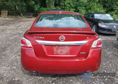 2015 Nissan Altima 2.5 S z USA, uszkodzony, nr VIN 1N4AL3AP3FC461604